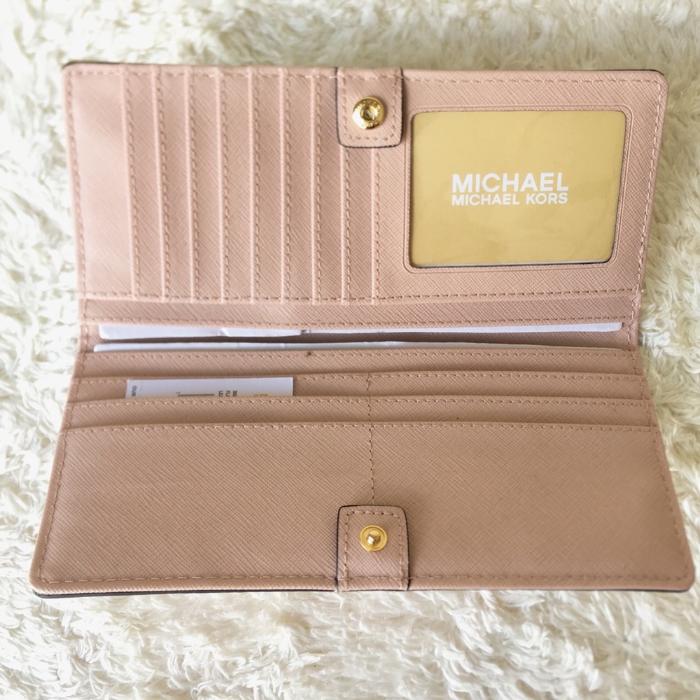 Michael Kors Jet Set Crossbody Bundle & Wallet Set - Picture 6 of 7